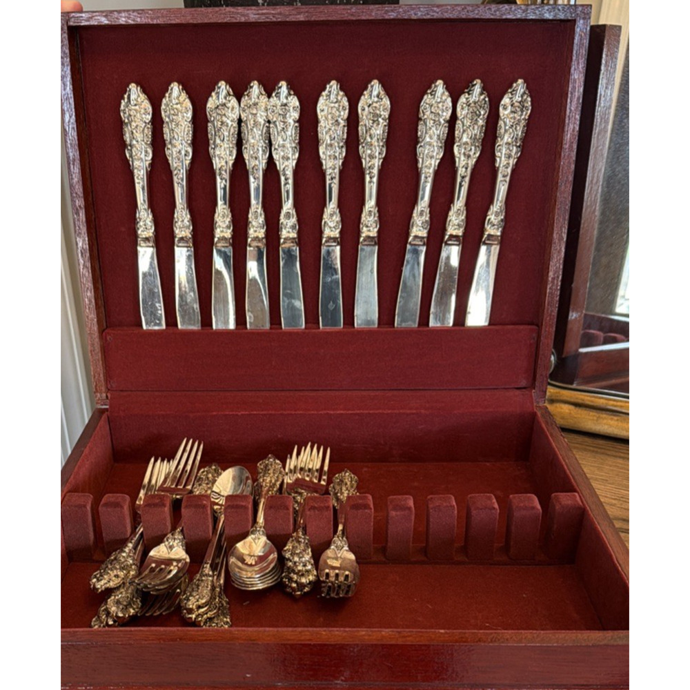 FB Rogers Grand Antique Flatware Set with Chest - Service for 8 Plus – 35 Pieces